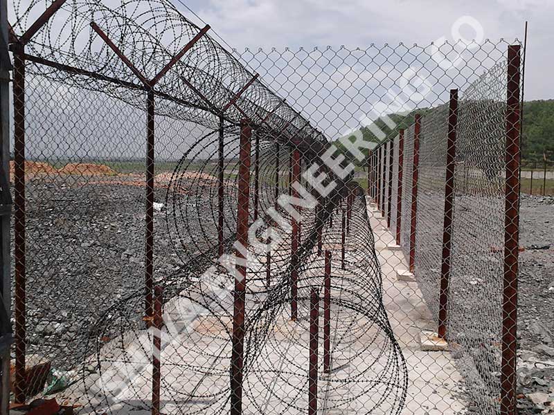 PYRAMID CONCERTINA WIRE WITH CHAIN LINK